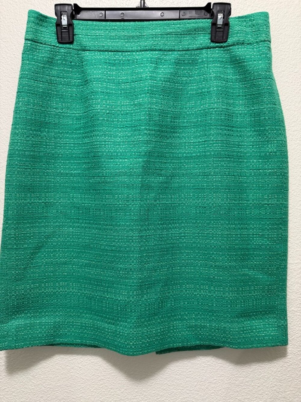 Banana Republic green tweed lined pencil skirt, back zip and slit, size 10
